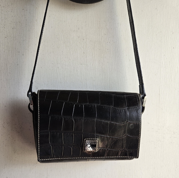 Dooney & Bourke Handbags - Dooney & Bourke EUC Black Croc-Embossed Binocular Crossbody Bag